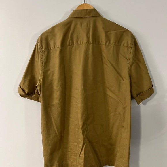 Shortsleeve H&M buttondown shirt - Picture 2 of 3